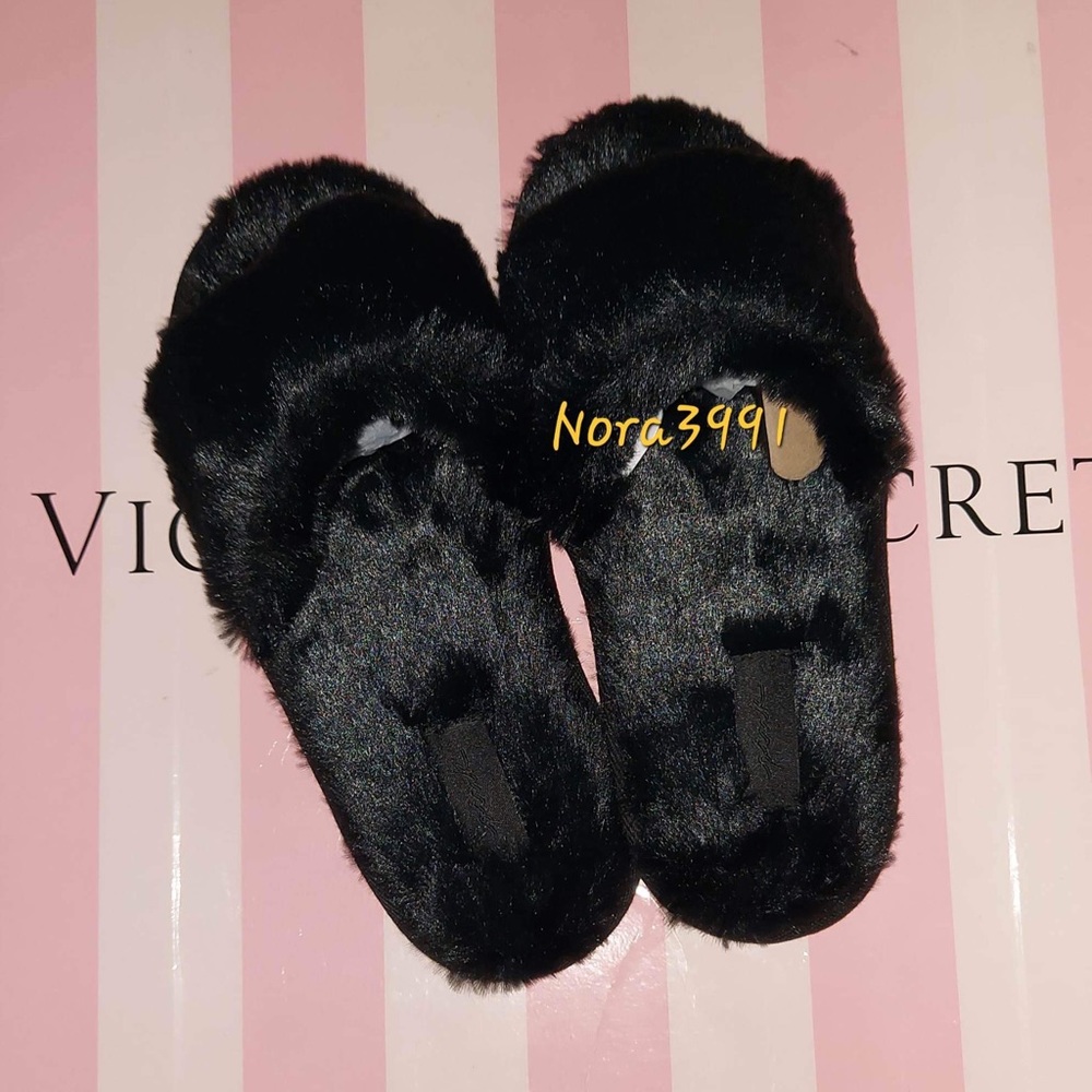 PINK VS Faux Fur slipper size Medium NIP - Picture 6 of 10